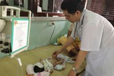 Khi trẻ sinh ra không rõ trai hay gái: Can thiệp sớm hay chờ lớn lên? Khi trẻ sinh ra không rõ trai hay gái: Can thiệp sớm hay chờ lớn lên?