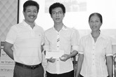 Báo GĐ&XH tặng quà cho 2 thí sinh vượt khó học giỏi Báo GĐ&XH tặng quà cho 2 thí sinh vượt khó học giỏi