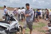 Dân bức xúc vì “kho thuốc độc giữa cánh đồng” Dân bức xúc vì “kho thuốc độc giữa cánh đồng”