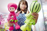 Gần Noel, tràn lan búp bê nghi nhiễm độc Gần Noel, tràn lan búp bê nghi nhiễm độc