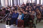 Xét xử vụ giết người tại Quảng Ninh: Gia đình nạn nhân ôm di ảnh bỏ về Xét xử vụ giết người tại Quảng Ninh: Gia đình nạn nhân ôm di ảnh bỏ về