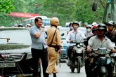 Khổ vì Luật Xử lý vi phạm hành chính Khổ vì Luật Xử lý vi phạm hành chính