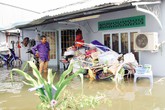 TPHCM: Triều cường “đánh úp”, dân bơ phờ TPHCM: Triều cường “đánh úp”, dân bơ phờ