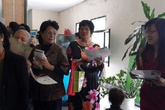 Chị em tiểu thương cũng múa hay, hát giỏi Chị em tiểu thương cũng múa hay, hát giỏi