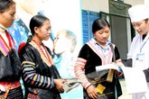 Cô đỡ thôn bản người dân tộc được công nhận là nhân viên y tế: Cơ hội sống còn của nhiều bà mẹ, trẻ em Cô đỡ thôn bản người dân tộc được công nhận là nhân viên y tế: Cơ hội sống còn của nhiều bà mẹ, trẻ em