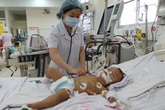 Bé 15 tháng tuổi nguy kịch vì hóc xương cá khi ăn cháo Bé 15 tháng tuổi nguy kịch vì hóc xương cá khi ăn cháo
