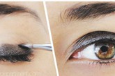 Trang điểm mắt cuốn hút với tông màu đỏ Trang điểm mắt cuốn hút với tông màu đỏ