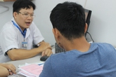 Bố mẹ bất ngờ khi cậu ấm cô chiêu 'đập đá' Bố mẹ bất ngờ khi cậu ấm cô chiêu 'đập đá'