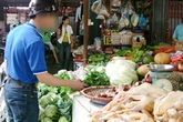Cứ thấy đàn ông đi chợ thì đè ra mà 'chém' Cứ thấy đàn ông đi chợ thì đè ra mà 'chém'