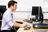 9 cách để ngồi thoải mái tại bàn làm việc 9 cách để ngồi thoải mái tại bàn làm việc