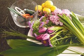 Cắm hoa xen quả đơn giản, đẹp mắt Cắm hoa xen quả đơn giản, đẹp mắt