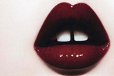 Môi đỏ thắm "đánh tan" ngày đông lạnh Môi đỏ thắm "đánh tan" ngày đông lạnh