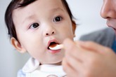 4 nguyên nhân khiến bé bỗng dưng biếng ăn 4 nguyên nhân khiến bé bỗng dưng biếng ăn