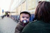 Hành trình cai sữa: con "cố thủ", mẹ vật vã Hành trình cai sữa: con "cố thủ", mẹ vật vã