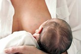 Nguyên nhân và cách khắc phục khi bé lười bú mẹ Nguyên nhân và cách khắc phục khi bé lười bú mẹ