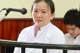 Nữ võ sư hầu toà vì trùm quần lên đầu chánh án Nữ võ sư hầu toà vì trùm quần lên đầu chánh án