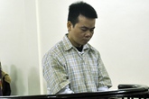 Gã đàn ông hành hung mẹ, giết hàng xóm Gã đàn ông hành hung mẹ, giết hàng xóm