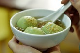 Chè trôi nước matcha ở phố Hàng Tre Chè trôi nước matcha ở phố Hàng Tre