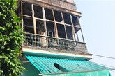 Chồng lao vào lửa cứu vợ bại liệt nhưng thất bại Chồng lao vào lửa cứu vợ bại liệt nhưng thất bại