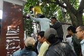 Giang hồ phá cổng ĐH Hùng Vương trấn áp giáo viên, sinh viên Giang hồ phá cổng ĐH Hùng Vương trấn áp giáo viên, sinh viên