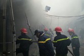 Chợ Nhà Xanh Hà Nội chìm trong khói lửa Chợ Nhà Xanh Hà Nội chìm trong khói lửa