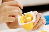 Nguy hại khi cho trẻ ăn nhiều váng sữa Nguy hại khi cho trẻ ăn nhiều váng sữa