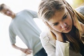 Bị mẹ chồng tát trước mặt đồng nghiệp Bị mẹ chồng tát trước mặt đồng nghiệp