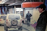 Ôm hoa đợi ở bến xe mong gặp lại "tình yêu sét đánh" Ôm hoa đợi ở bến xe mong gặp lại "tình yêu sét đánh"