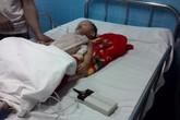 Bé 2 tuổi bỏng nặng do ca nước của mẹ Bé 2 tuổi bỏng nặng do ca nước của mẹ