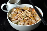 Bún mắm heo quay, nem lụi cực ngon phố Nguyên Hồng Bún mắm heo quay, nem lụi cực ngon phố Nguyên Hồng