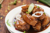 Gà om xì dầu đậm đà ngon cơm Gà om xì dầu đậm đà ngon cơm
