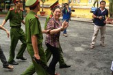 Câu hỏi tuyệt vọng của cô gái trẻ có mẹ lĩnh án tử Câu hỏi tuyệt vọng của cô gái trẻ có mẹ lĩnh án tử
