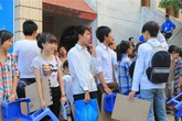 Sĩ tử mặc quần đùi, vác ghế đi thi Sĩ tử mặc quần đùi, vác ghế đi thi