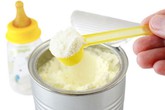 Những ẩn họa gắn liền với sữa bột Những ẩn họa gắn liền với sữa bột