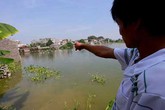 Kinh hoàng mẹ trẻ ném con sơ sinh xuống ao Kinh hoàng mẹ trẻ ném con sơ sinh xuống ao