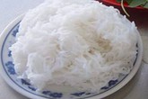 Phát hiện thêm nhiều mẫu bún chứa hóa chất công nghiệp Phát hiện thêm nhiều mẫu bún chứa hóa chất công nghiệp