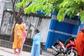 Hai thiếu nữ 18 tuổi chăn dắt trẻ em ăn xin Hai thiếu nữ 18 tuổi chăn dắt trẻ em ăn xin