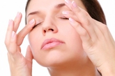 Một vài mẹo giúp trị bệnh đau mắt đỏ ngay tại nhà Một vài mẹo giúp trị bệnh đau mắt đỏ ngay tại nhà