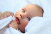 Những vấn đề ở bé sơ sinh khiến cha mẹ hốt hoảng Những vấn đề ở bé sơ sinh khiến cha mẹ hốt hoảng
