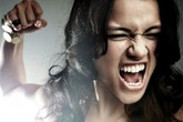 Nhục vì bị vợ sếp đánh ghen Nhục vì bị vợ sếp đánh ghen