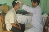 Khám bệnh tim và mắt cho hơn 1.200 người ở Kon Tum Khám bệnh tim và mắt cho hơn 1.200 người ở Kon Tum