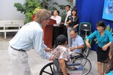 USAID hỗ trợ y tế và trao xe lăn cho người khuyết tật Đà Nẵng USAID hỗ trợ y tế và trao xe lăn cho người khuyết tật Đà Nẵng