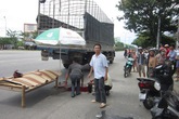 Sau cú va chạm với xe tải, một phụ nữ tử vong Sau cú va chạm với xe tải, một phụ nữ tử vong