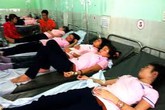 Công nhân ngất xỉu, nhập viện vì phải làm tăng ca Công nhân ngất xỉu, nhập viện vì phải làm tăng ca