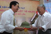 Người dân hiến tặng nhiều hiện vật quý cho Bảo tàng Đà Nẵng Người dân hiến tặng nhiều hiện vật quý cho Bảo tàng Đà Nẵng