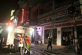 Lò bánh mì bốc cháy giữa phố Lò bánh mì bốc cháy giữa phố
