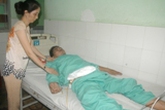Người đàn ông nghèo sống thực vật sau tai nạn giao thông Người đàn ông nghèo sống thực vật sau tai nạn giao thông