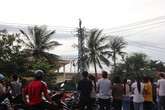 Leo cột điện... đứng múa Leo cột điện... đứng múa