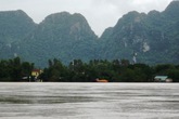Quảng Bình: Hàng ngàn hộ dân đang chìm trong nước lũ Quảng Bình: Hàng ngàn hộ dân đang chìm trong nước lũ
