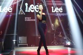 Maya khoe đường cong gợi cảm trong trang phục Jean Lee Maya khoe đường cong gợi cảm trong trang phục Jean Lee